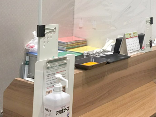 飛沫感染予防シートを受付に設置させて頂きます。
